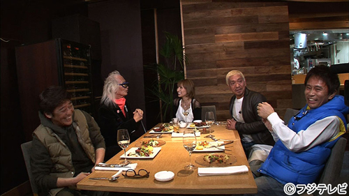 「ダウンタウンなう」の「本音でハシゴ酒」に出演した（左から）坂上忍、内田裕也、加藤紗里、松本人志、浜田雅功