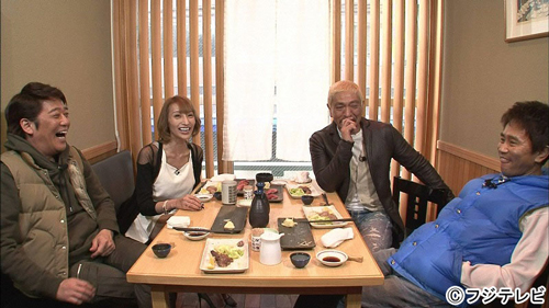 「ダウンタウンなう」の「本音でハシゴ酒」に出演した（左から）坂上忍、加藤紗里、松本人志、浜田雅功
