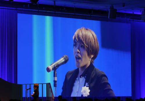 「第８３回自由民主党大会」で国会斉唱をする今井絵理子