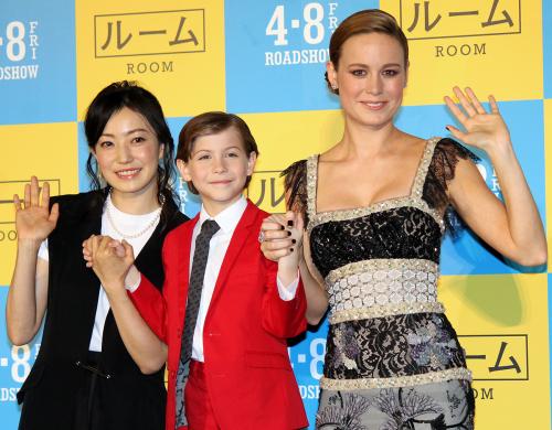 映画「ルーム」のジャパンプレミアに登壇した（左から）菅野美穂、ジェイコブ・トレンブレイ、ブリー・ラーソン