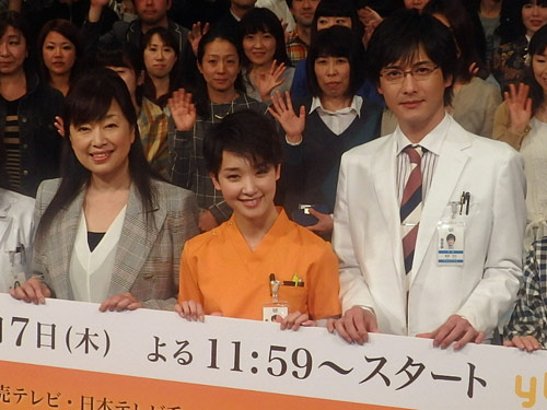 「ドクターカー」に出演する（左から）かたせ梨乃、剛力彩芽、中村俊介