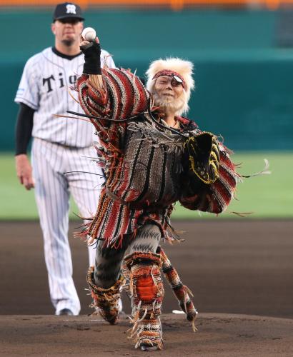 【画像・写真】これで阪神優勝決まり！？“招きキャッツ”主演キャストが始球式