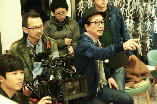 映画「ＴＡＰ　ＴＨＥ　ＬＡＳＴ　ＳＨＯＷ」で監督に初挑戦する水谷豊（右）。左は撮影監督の会田正裕氏