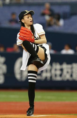 【画像・写真】小柳ゆき　国家独唱＆ノーバン始球式で「目覚めるかもしれない」
