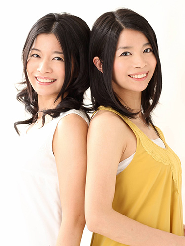 女優の三倉茉奈（左）と佳奈