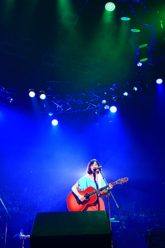 大阪城ホールで熱唱する大原櫻子