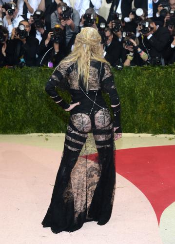 【画像・写真】マドンナ超セクシー衣装　スケスケドレスで魅了
