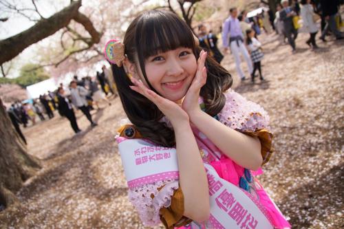 ４月に行われた「桜を見る会」に出席した乙女新党の高橋優里花