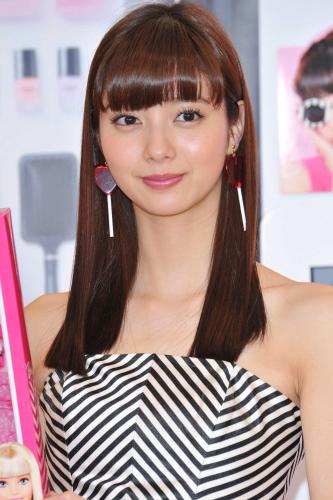 【画像・写真】新川優愛　バービー風衣装で美脚披露に赤面「恥ずかしいです…」