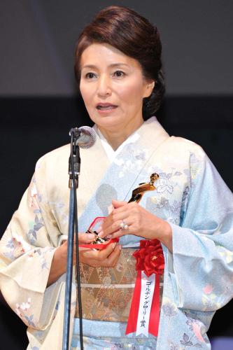 「第２５回日本映画批評家大賞授賞式」に出席した仁科亜希子
