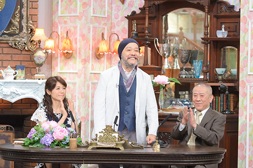 元気にテレビ復帰を果たした西田敏行（中央）。左は松尾依里佳、右は桂ざこば