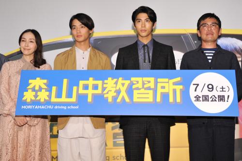 映画「森山中教習所」プレミア上映に登壇した（左から）麻生久美子、野村周平、賀来賢人、光石研