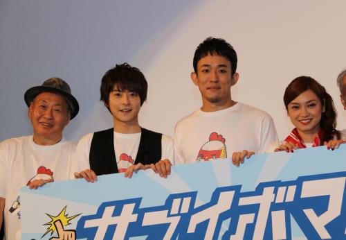 映画「サブイボマスク」初日舞台あいさつに登場した（左から）泉谷しげる、小池徹平、ファンキー加藤、平愛梨