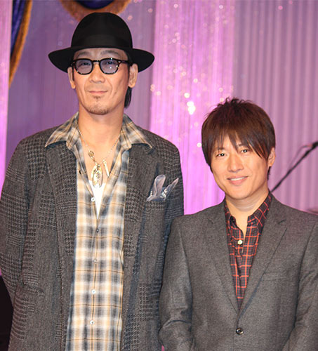 コブクロの黒田俊介（左）と小渕健太郎