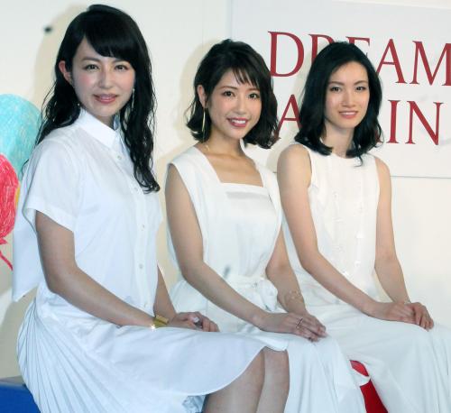 イベントでトークショーを行った、（左から）司会を務めた平井理央アナ、舟山久美子、荒川静香