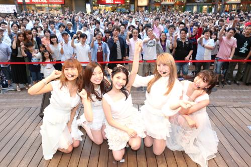 ベストアルバムの発売記念イベントを行った「９ｎｉｎｅ」、左から吉井香奈恵、村田寛奈、川島海荷、佐武宇綺、西脇彩華