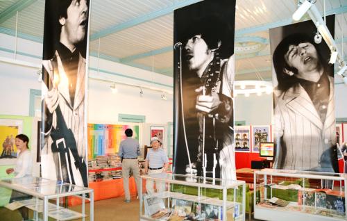 ビートルズ来日から50年に合わせ、開かれた記念展