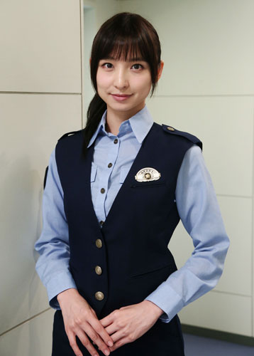 【画像・写真】篠田麻里子　初の制服警官姿＆新鮮なロングヘア　波瑠の親友役
