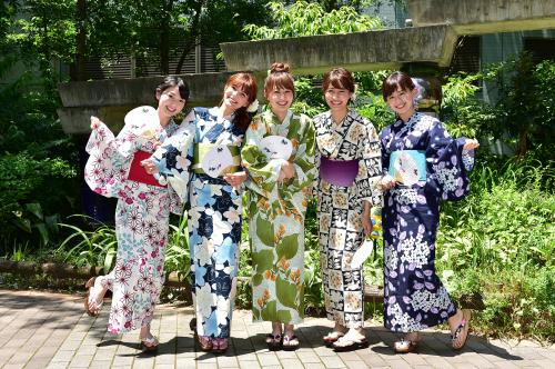 【画像・写真】「ビジネスクリック」ナビゲーター　浴衣姿＆ショーパン姿に