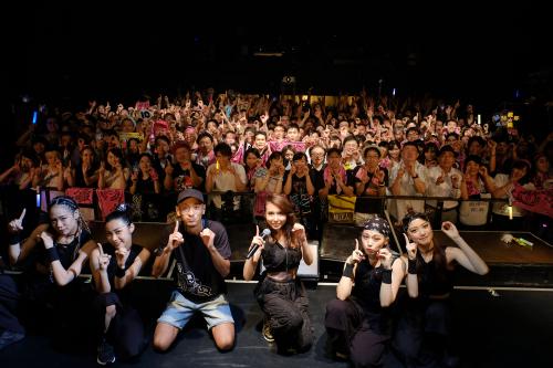 【画像・写真】Ｍａｙ　Ｊ．笑顔のデビュー１０周年公演「こんな日を迎えられるなんて」