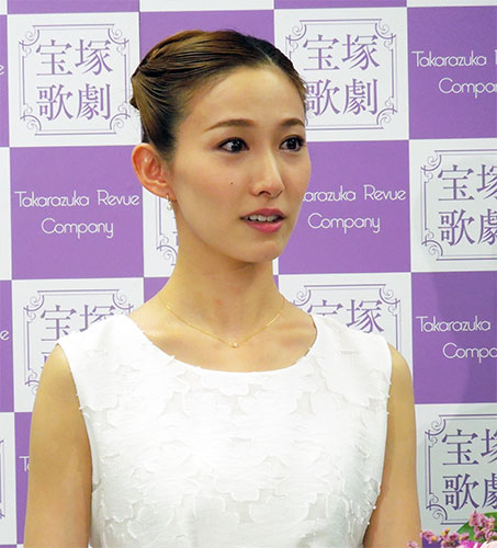 【画像・写真】実咲凜音　宝塚退団会見「夢の世界で夢を見て、夢をかなえさせてもらった」