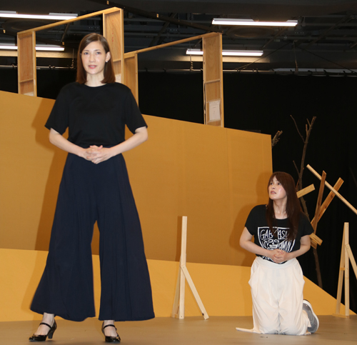 【画像・写真】貫地谷しほり　２年ぶりの北島マヤにお手製Ｔシャツで気合
