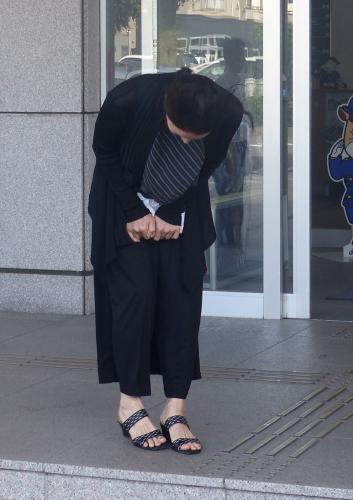 【画像・写真】憔悴、高畑淳子　裕太容疑者に面会…頭下げ「本当に申し訳ありません」