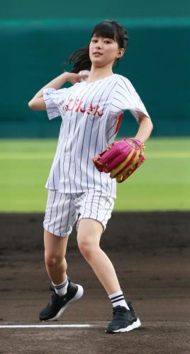 【画像・写真】芳根京子　ツーバン始球式に「出来は…６５点ですかね」