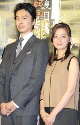 ＮＨＫ「夏目漱石の妻」取材会に出席した長谷川博己（左）と尾野真千子