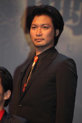 【画像・写真】青木崇高、優香との結婚祝福に笑顔で一礼　舞台と家庭「精神力で両方とも」