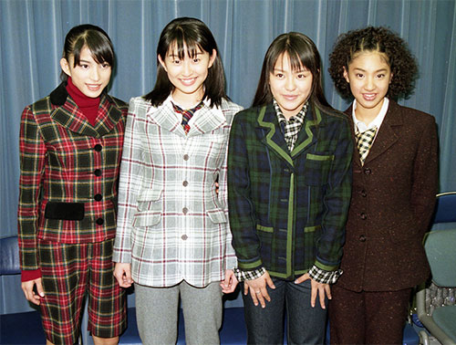 ９７年当時の「ＳＰＥＥＤ」の（左から）上原多香子、島袋寛子、今井絵理子、新垣仁絵