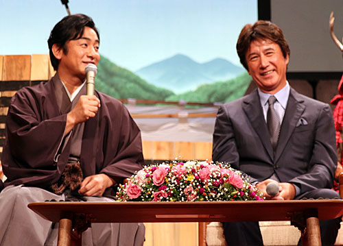 上田市で行われた大河ドラマ「真田丸」のイベントに参加した（左から）片岡愛之助と草刈正雄（Ｃ）ＮＨＫ