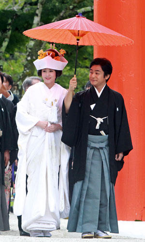 京都市内の神社で挙式を行った片岡愛之助と藤原紀香夫妻