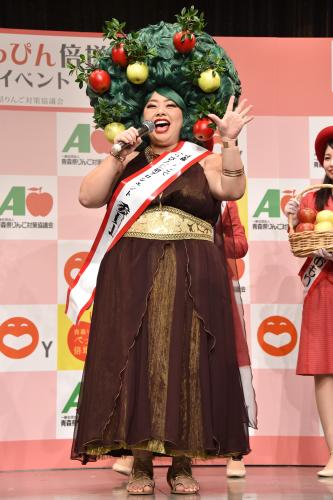 「青森りんごでべっぴん倍増計画」お披露目イベントに出席した渡辺直美