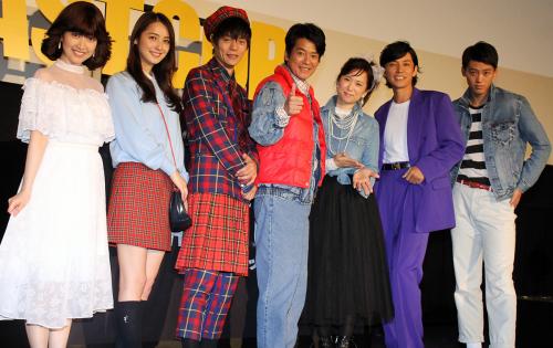 映画化が発表されたドラマ ラストコップ の試写会で舞台あいさつを行った 左から 黒川智花 佐々木希 窪田正孝 唐沢寿明 和久井映見 藤木直人 竹内涼真 スポニチ Sponichi Annex 芸能