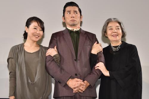 映画「永い言い訳」特別試写会トークショーに登壇した（左から）西川美和監督、本木雅弘、樹木希林