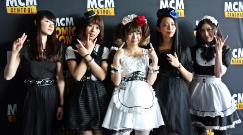 海外で注目される女性ロックバンド「ＢＡＮＤ―ＭＡＩＤ」（左から）ベースのＭＩＳＡ、ドラムスのＡＫＡＮＥ、ギター兼ボーカルの小鳩ミク、ボーカルの彩姫（さいき）、ギター兼コーラスのＫＡＮＡＭＩ