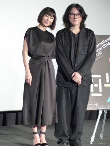 東京国際映画祭が上映されトークイベントを行った中山美穂と岩井俊二監督