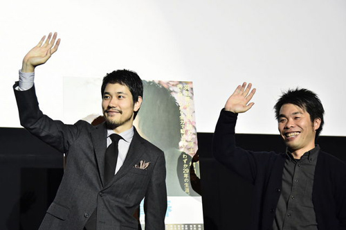 大阪市内で舞台あいさつした松山ケンイチ（左）と森義隆監督