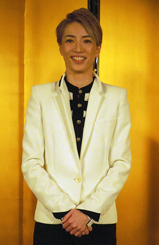 【画像・写真】宝塚・早霧せいなが退団会見　咲妃みゆとのダブル退団に「いい記念日になった」