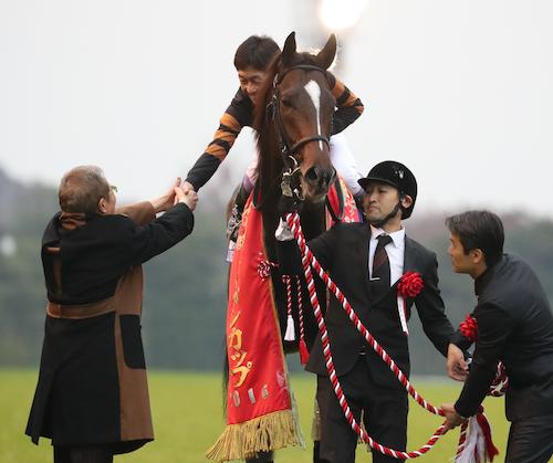 【画像・写真】ブラックＪＣ制覇！サブちゃん熱唱、元気に「キタサンま～つり～」