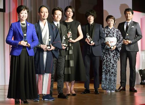 【画像・写真】「ジョジョ」荒木氏らにベストドレッサー賞　黒スーツで登場「場違い」