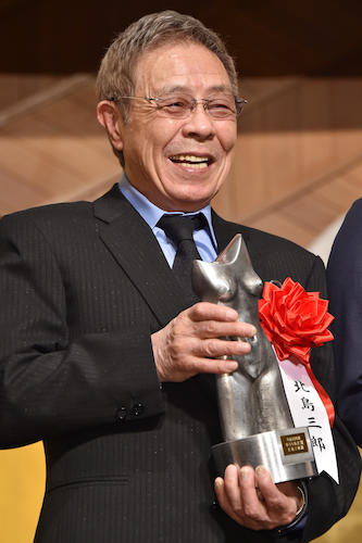 「平成２８年度ゆうもあ大賞」表彰式に出席した北島三郎