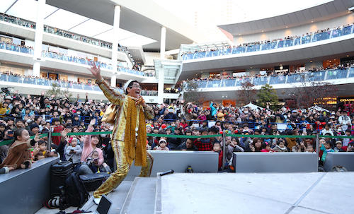 【画像・写真】ピコ太郎　日本凱旋初ライブに１万人！感謝も「世の中おかしい」