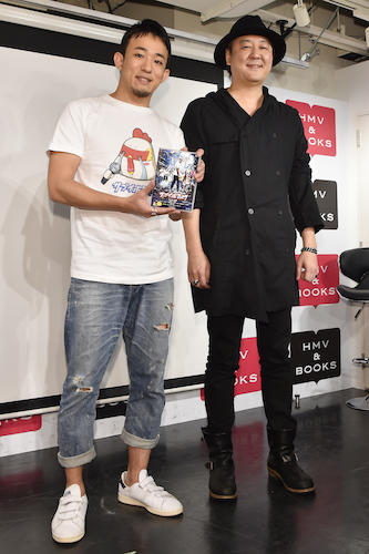 映画「サブイボマスク」ＤＶＤ発売記念トークショーを行ったファンキー加藤（左）と門馬直人監督