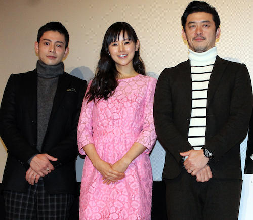 映画「トマトのしずく」の試写会で舞台あいさつを行った（左から）吉沢悠、小西真奈美、榊英雄監督