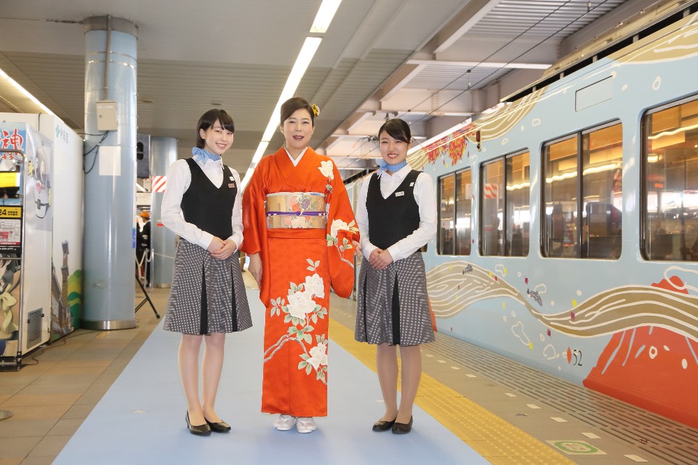 【画像・写真】椿鬼奴、艶やか“つばき”の着物姿を披露