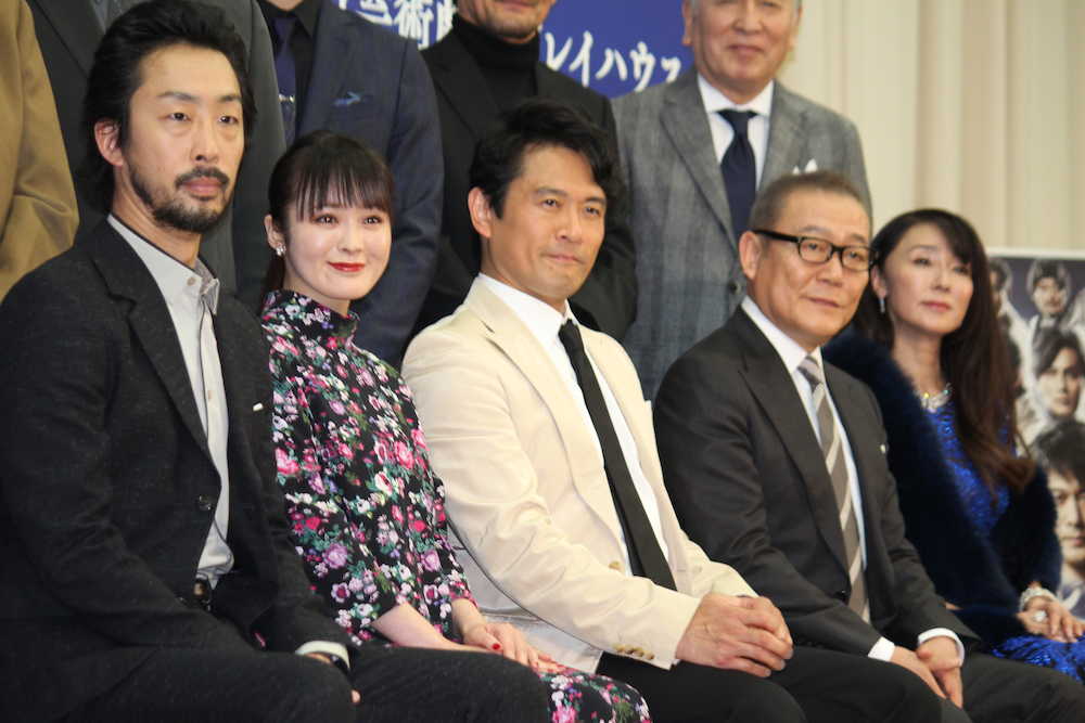 【画像・写真】16キロ増量した内野聖陽「ハムレット」でもダイエット無用!?「お腹が…」