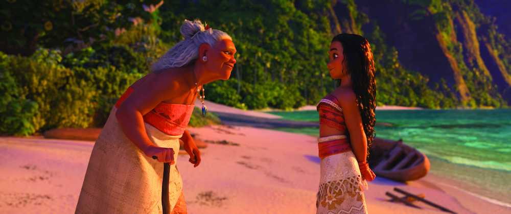 ディズニー最新作「モアナと伝説の海」で夏木マリが声を担当するタラおばあちゃん（左）（Ｃ）２０１７　Ｄｉｓｎｅｙ
