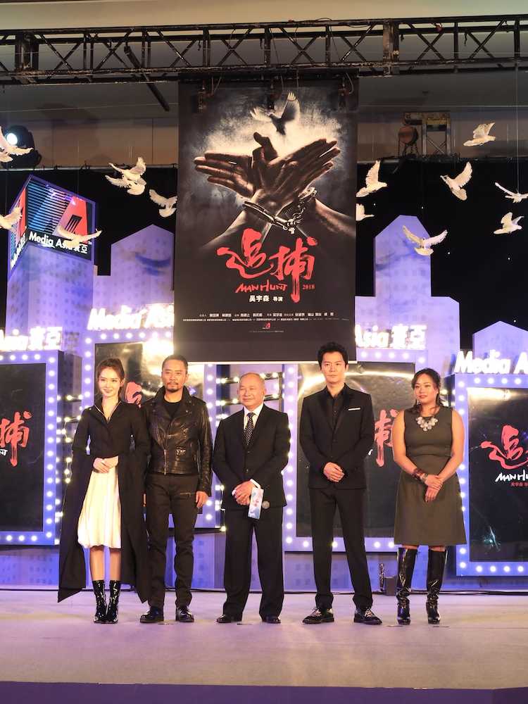 北京で行われた映画「追捕　ＭＵＮＨＵＮＴ」のキックオフ会見に出席した（左から）チー・ウェイ、チャン・ハンユー、ジョン・ウー監督、福山雅治、アンジェルス・ウー